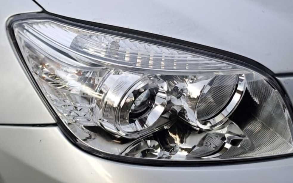 Lampa reflektor Toyota Rav 4 nowa po regeneracji