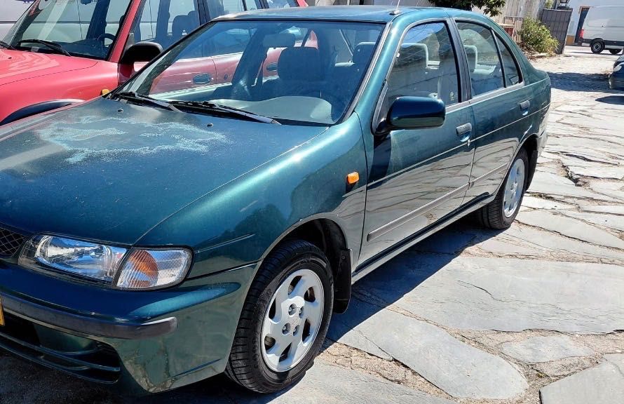 Nissan Almera 16V 1999 Bem estimado um único dono