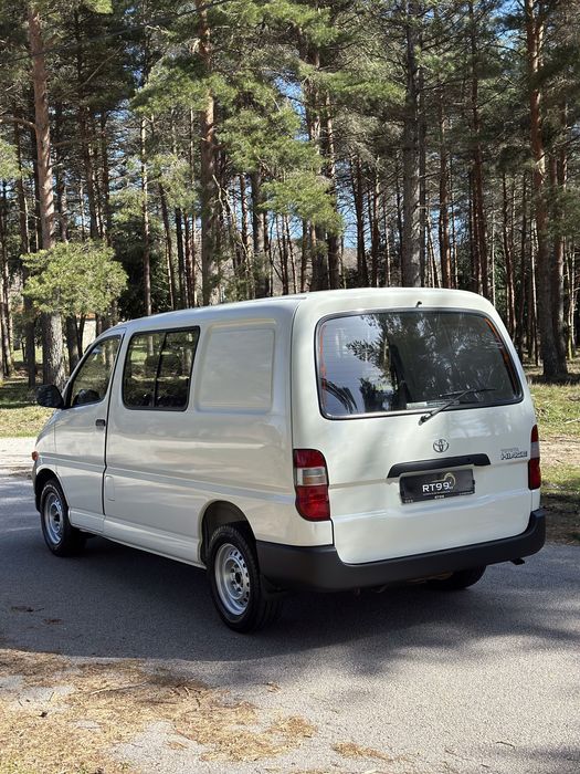 Toyota HiAce 2.4D | 6 lugares