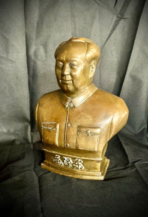 Busto em bronze de Mao Tse Tung