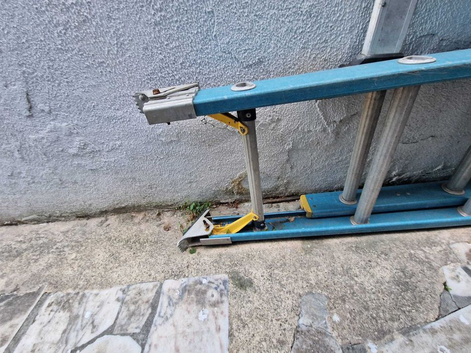 Escada Profissional de fibra de vidro paguei 800 vendendo por 250 pra desocupar espaço