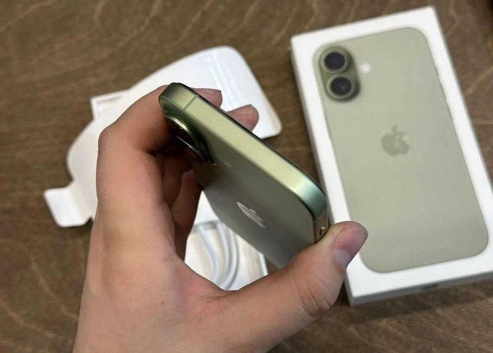 iPhone 17, 256 ГБ, SIM + eSIM