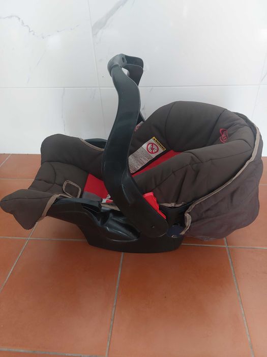 3 cadeiras auto dos 0 aos 12 anos em muito bom estado