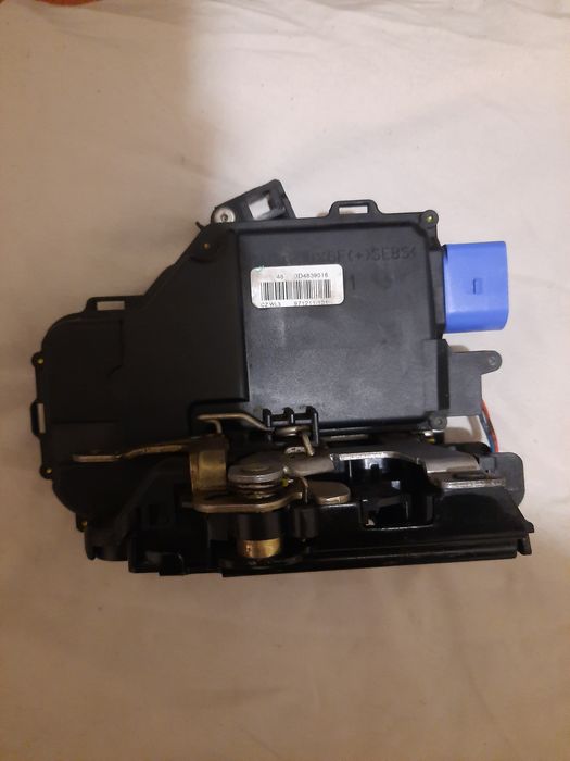 Замок задней правой двери Touareg GP, 3D4839016, 9 пинов.