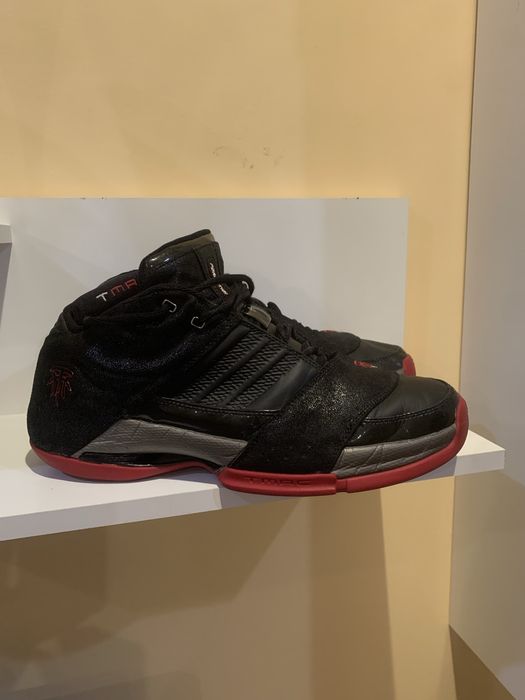 Культові баскетбольні кросівки Adidas
