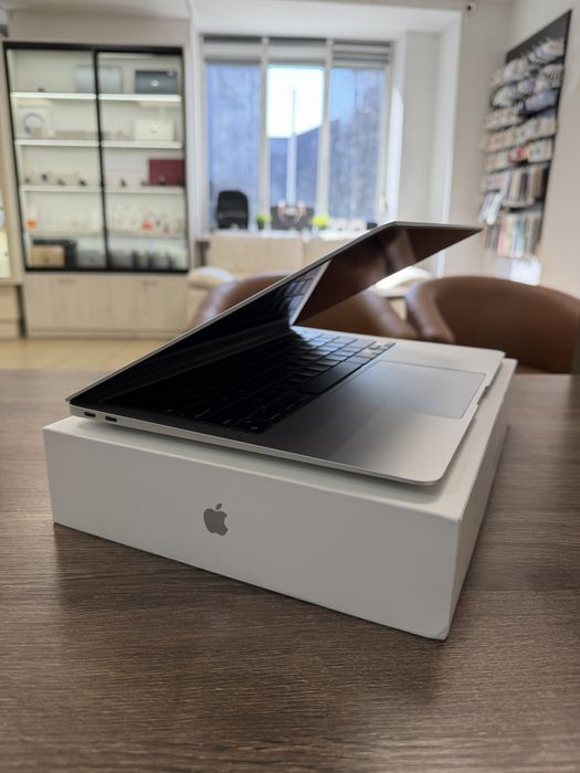 Open Box MacBook Air 13" 2020 M1 8gb/256ssd Silver