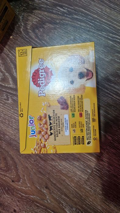 Karma mokra Pedigree