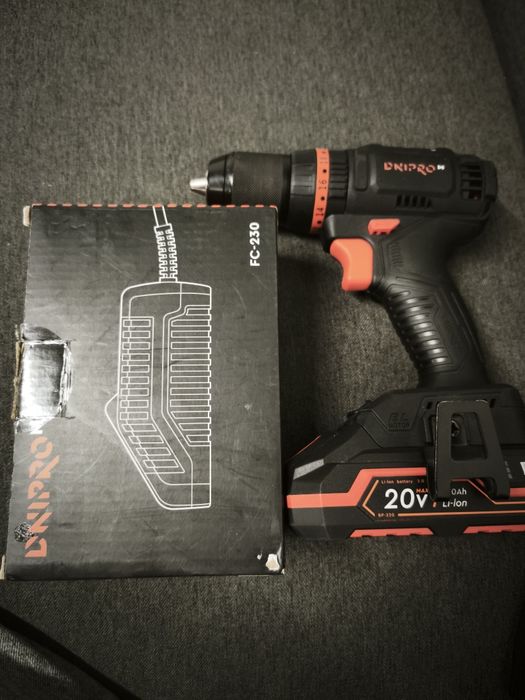 Шуруповерт Dnipro M