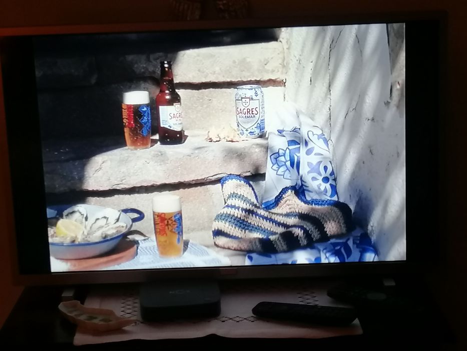 Televisor em estado novo.