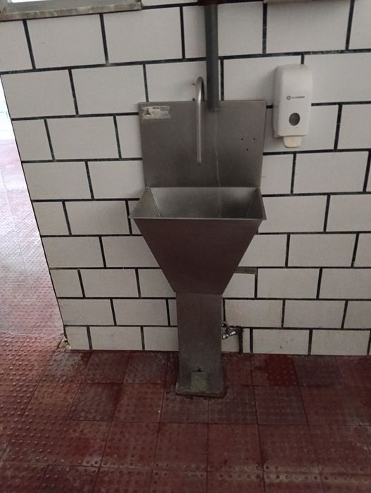 Lava mãos em aço inox