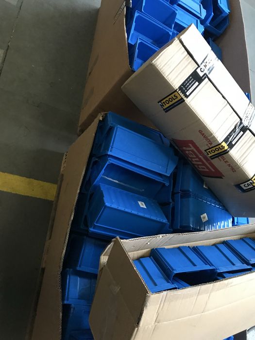 Caixas stock plastico empilhaveis para armazenar