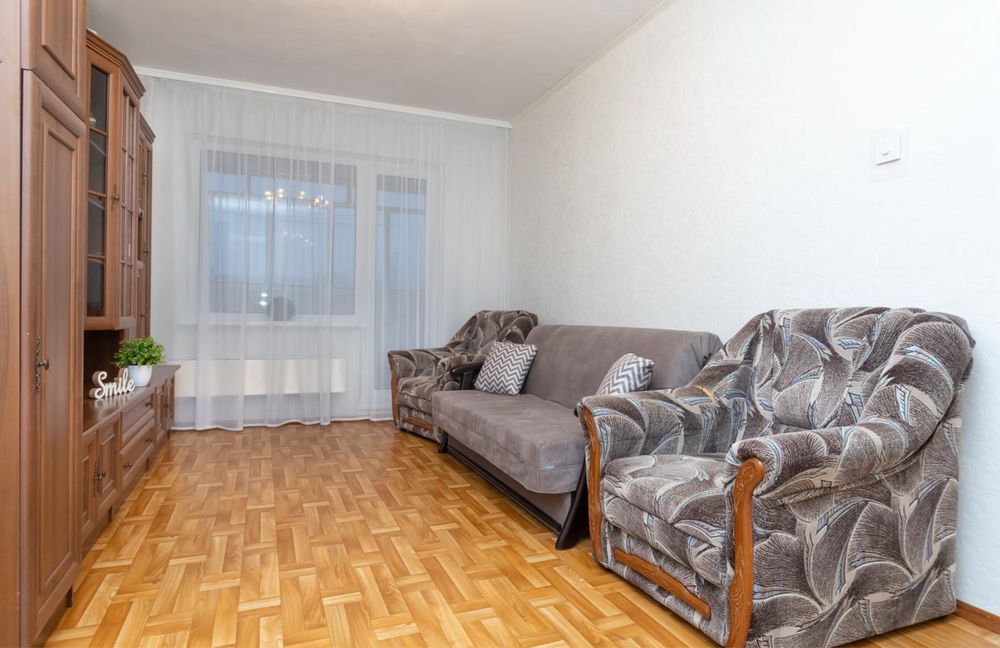 Подобово.Двукімнатна на 6 осіб.Позняки-10хв,Харьківська,Ахматової, 19