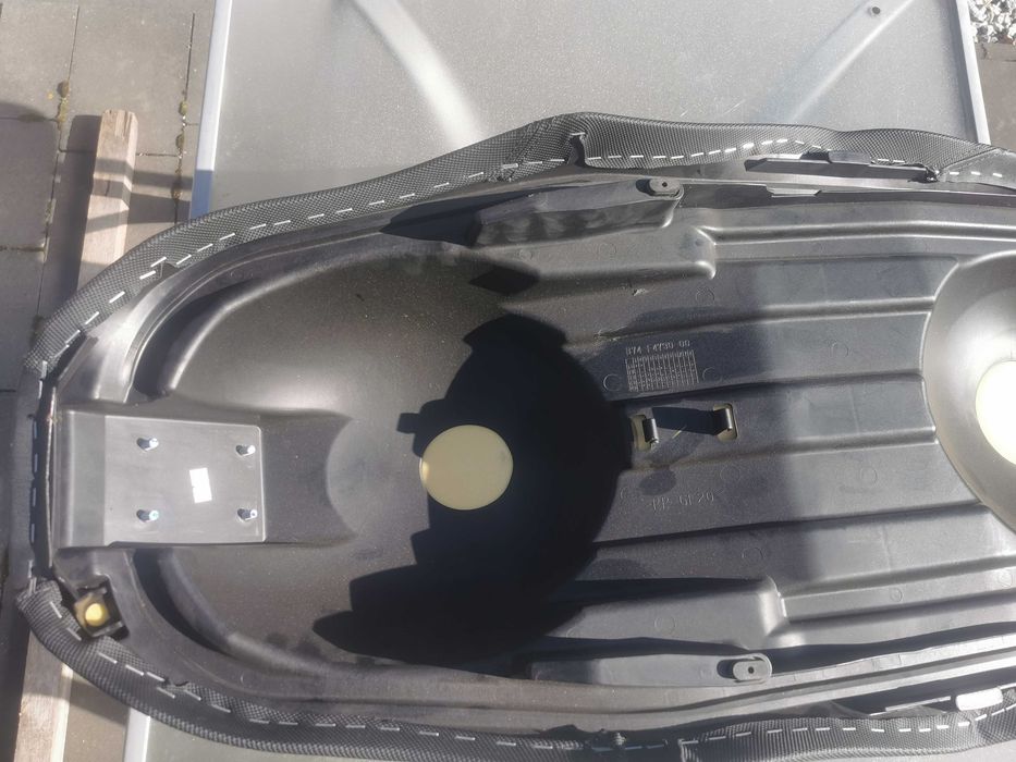 Yamaha X-MAX ,TRICITY 125,300,Kanapa siedzenie16-20