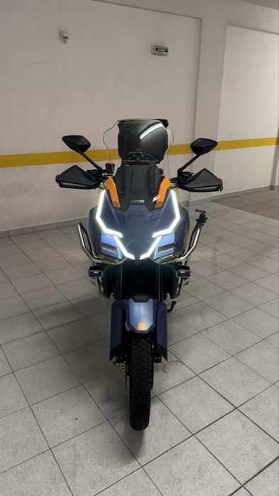 Zontes 703f  2025 2300km imaculada e com varios extras