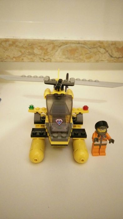 Lego World City: Base Guarda Costeira (7047)