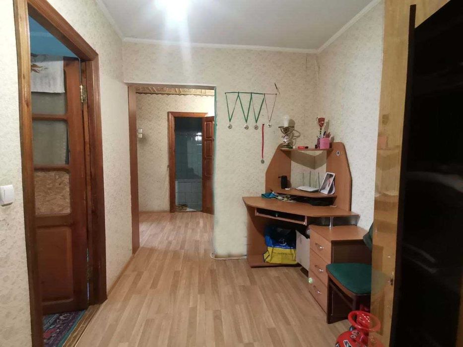 Продам простору 3 кімнатну квартиру в центрі Бородинського м-ну, вул.Ладозька. Можливо Сертифікат.