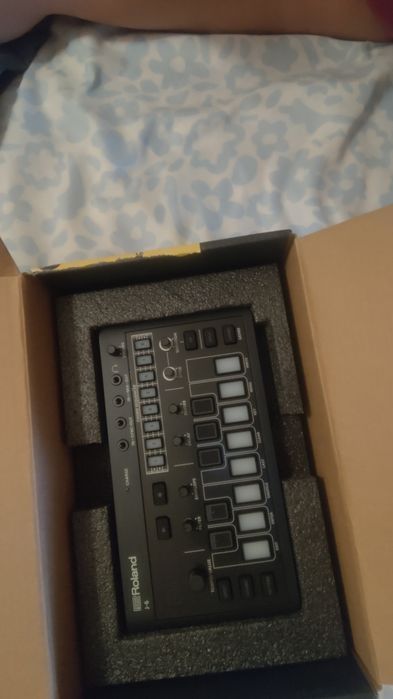 Vendo aparelho sintetizador roland J-6 novo nunca usado.