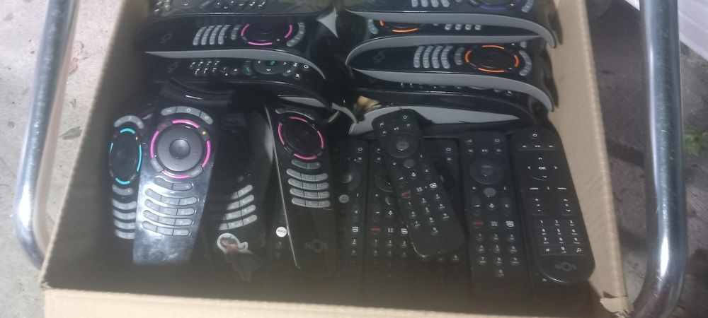 Dois euros e meio  Cada ada comando da tv cabo Nos
Matosinhos 915342