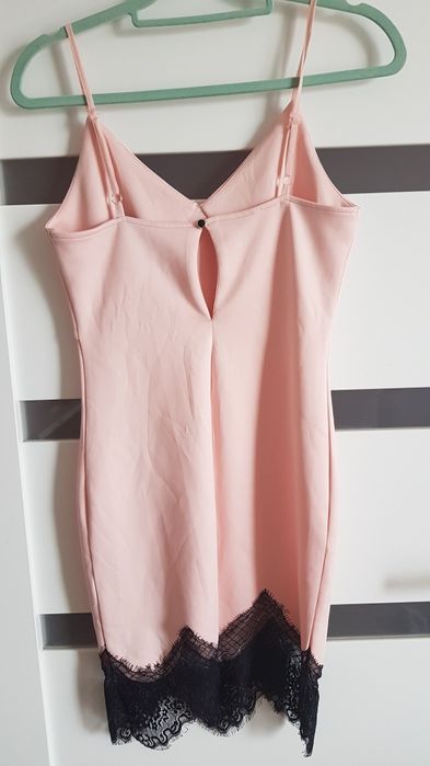 Club L sukienka dopasowana na ramiączkach  koronka r s