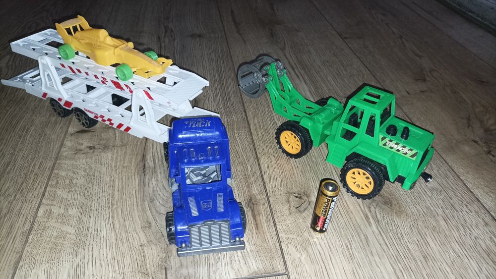 Машинки для хлопчиків(автовоз , трактор)