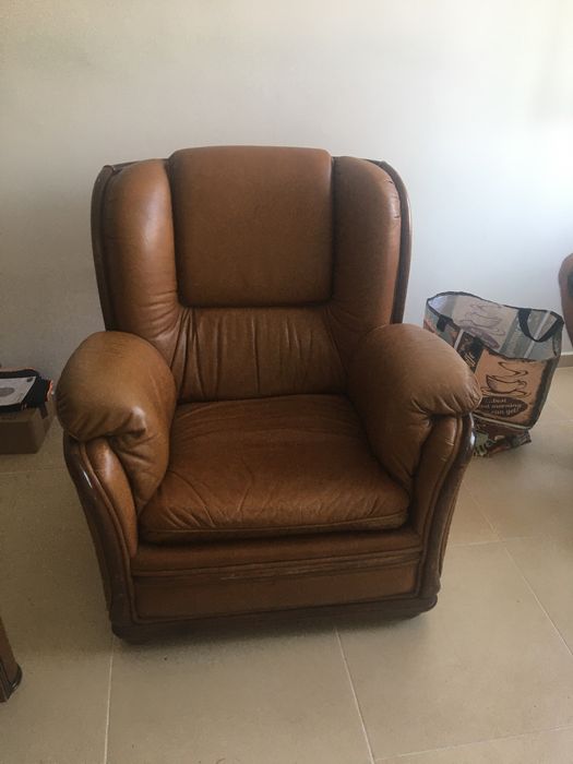 Sofá individual pele castanha