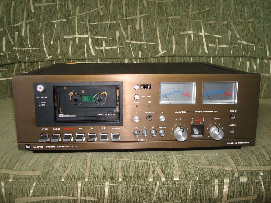 Продам кассетный магнитофон Luxman
