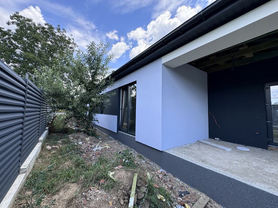 1-прверховий будинок Шкуринці в закритому уомплексі