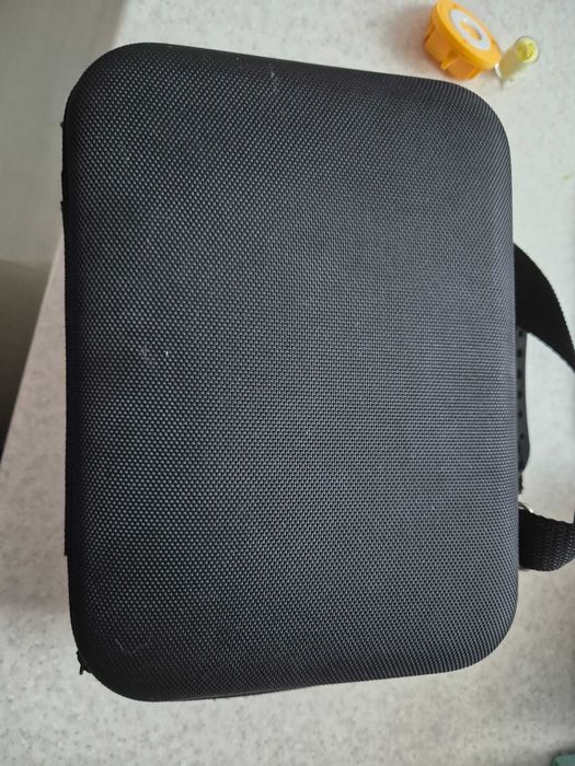 Це цифровий бінокль нічного бачення