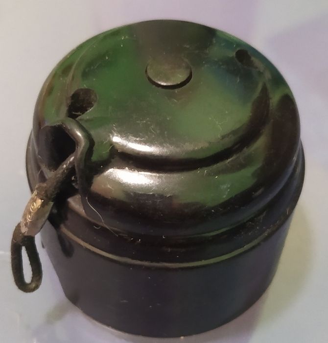 bakelitowy włącznik światła z mechanizmem sznurkowym,