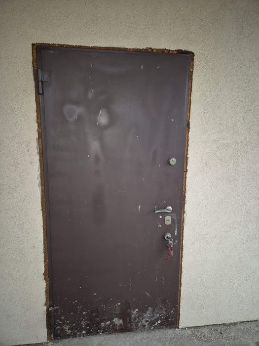 Двері вхідні металеві з коробкою