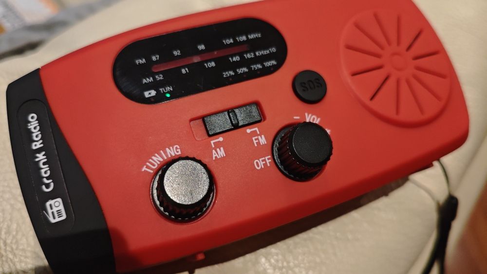 Rádio de Emergência Solar/Manivela c/ Power Bank 4000mAh (Novo