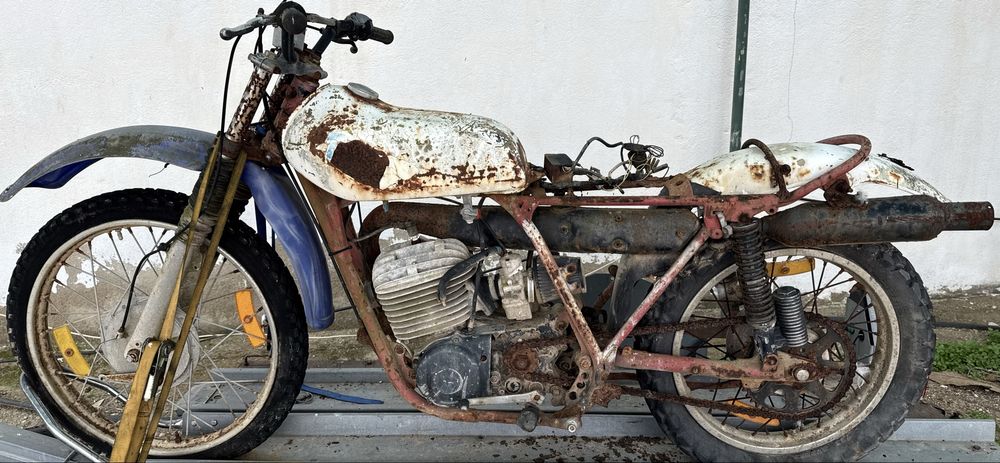 Yamaha Dt 400 para peças ou restauro