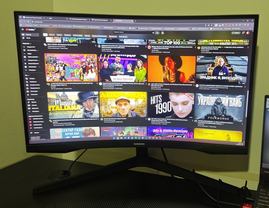 Монітор 27 odyssey 5