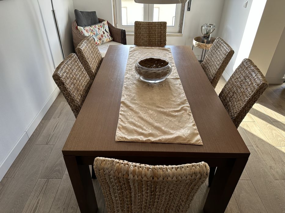 Mesa de jantar com 6 cadeiras