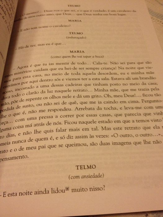 2 Livros formato bolso Nicholas Sparks (em inglês)e Almeida Garrett