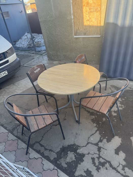 Продам стол и 4 стула
