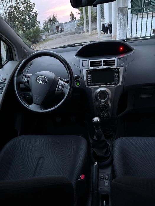 Toyota Yaris 1.3 VVT-i High Pack +Navi  GPL