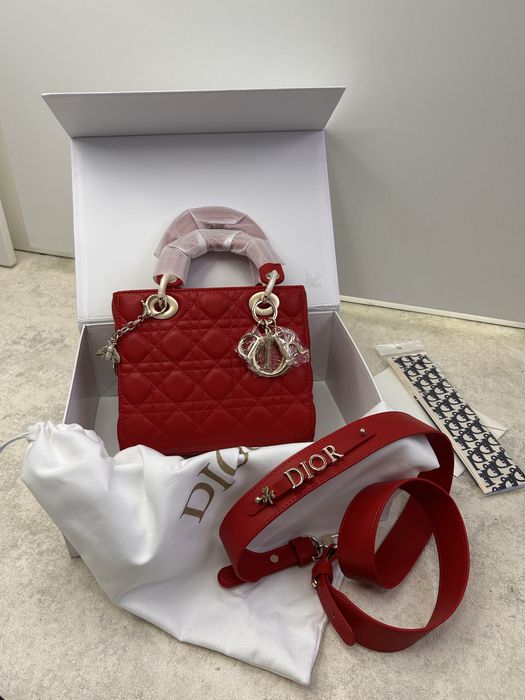 Сумочка в стилі Діор