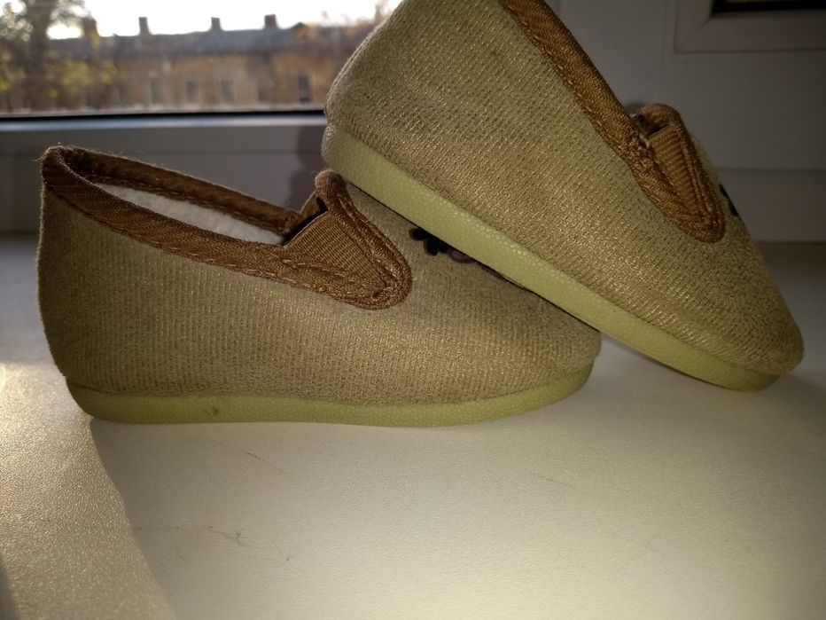 Продам тапочки и валенки- пинетки"