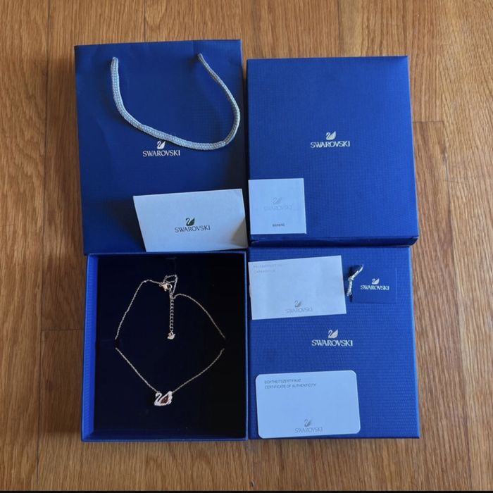 Colar Swarovski Swan Vermelho “Lacquered” Com Certificado