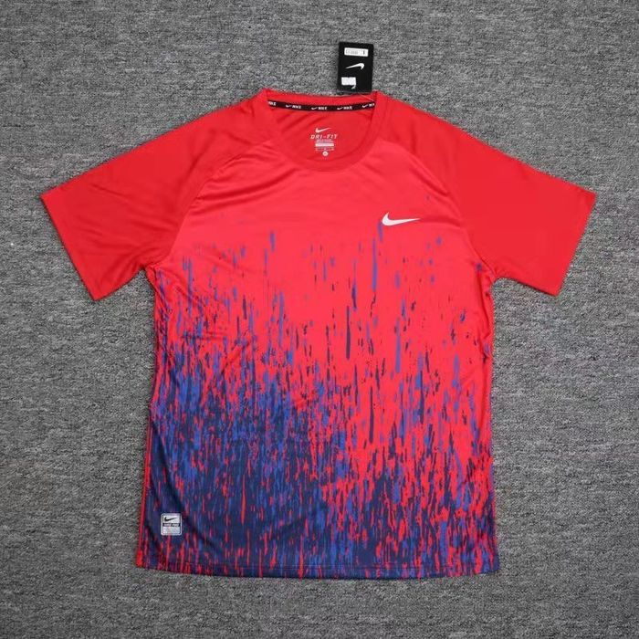 Майка Nike dri-fit.
