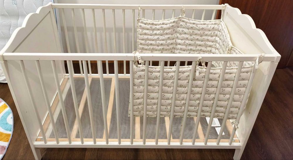 Berço de bebé IKEA c/ colchão