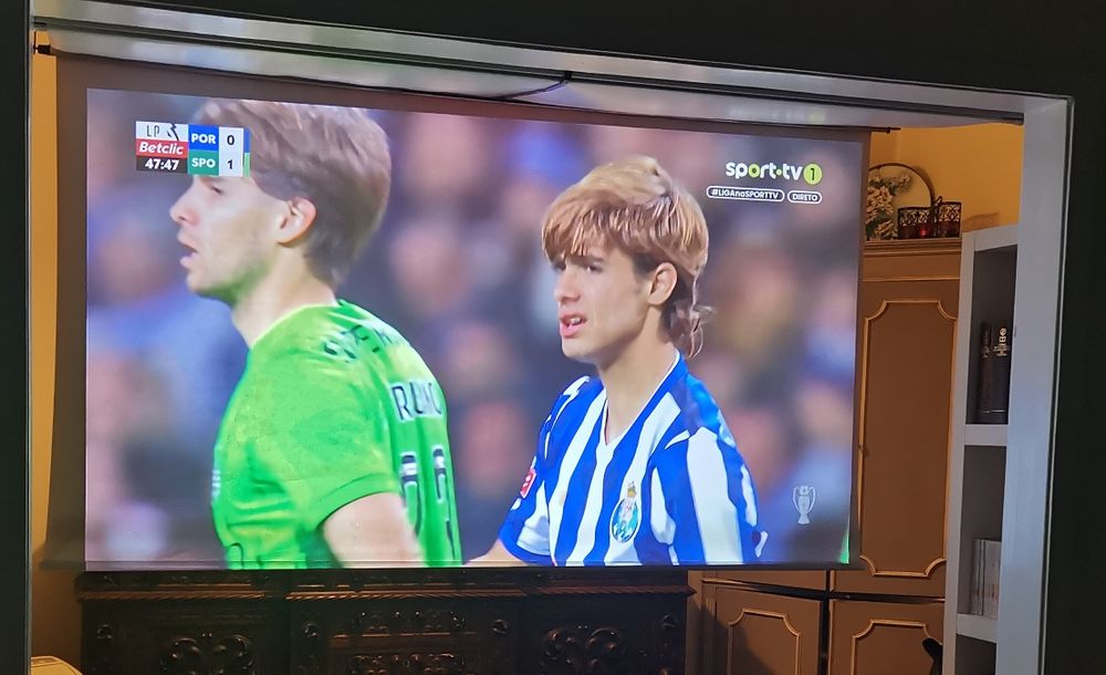 Projector Hitachi 1.200 ansi lumens.