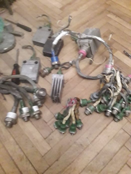Силові Діоди вл200,в25,в50,вл50,вкду-150-50,ухл2,тіріст.170-250-5Конден,Роз'єми 3.74.7мкф 250в 50гц,250кд202г,кд202а,д814габ,переключатель пп-60/1с м3