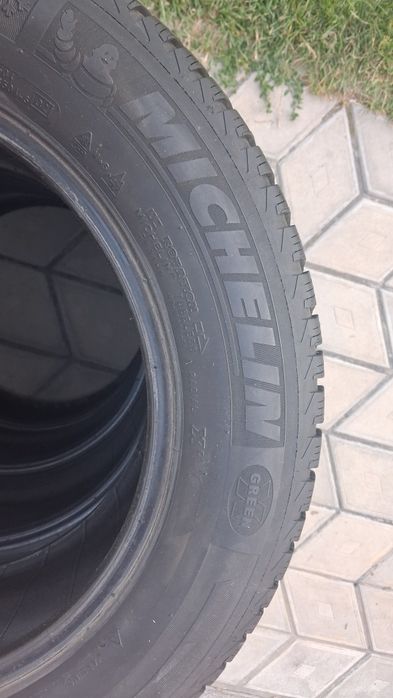 Зимова гума Michenlin 215/60R16