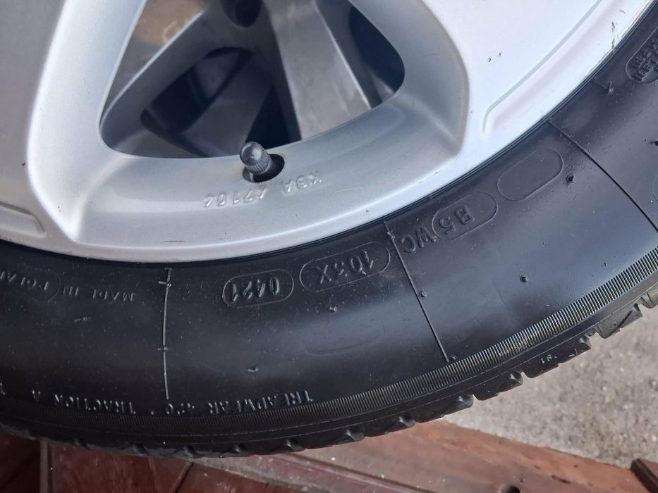 VW Felgi aluminiowe z oponami letnimi 16" ŁADNE