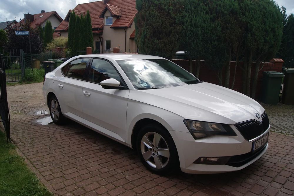 Skoda Superb Salon PL