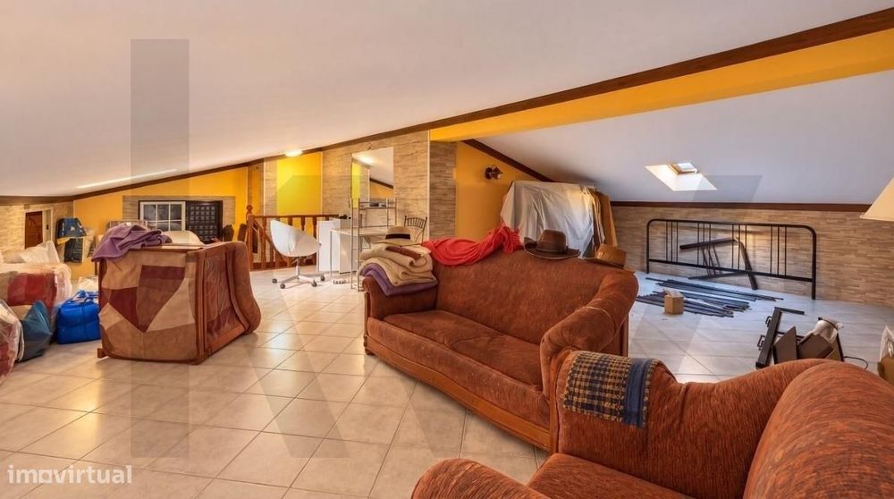 Moradia junto a Óbidos | 222 m2, garagem, sótão e excelente espaço ext