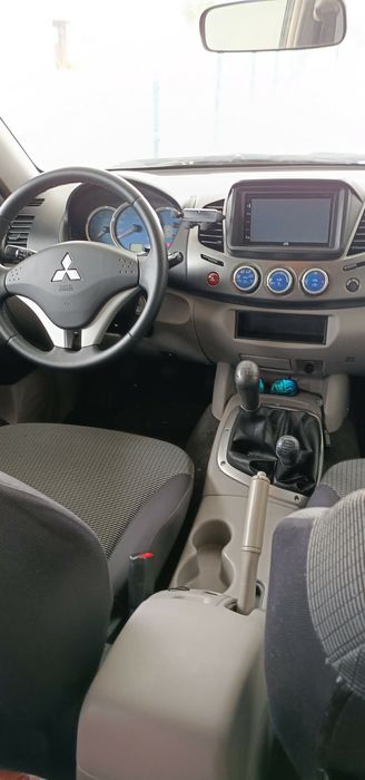 Mitsubishi L200 4x4 com 154 mil km reais.