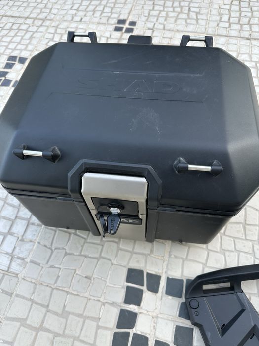 Mala shad em otimo estado com suporte